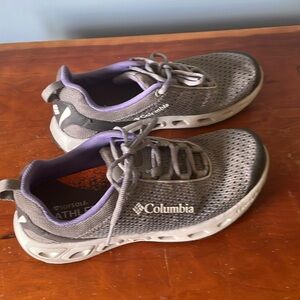 Great pair of ladies Columbia athletic shoes size 8 1/2